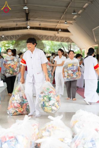 ภาพ No.61286:พิธีตักบาตรฉลองพระใหม่ รุ่นบูชาธรรมโครงการ 1-2 โครงการบรรพชาอุปสมบทหมู่ธรรมทายาท บูชาธรรมหลวงพ่อธัมมชโย 80 ปี ณ โถงช้างสำนักงานใหญ่ วัดพระธรรมกาย วันที่ 20 เมษายน พ.ศ. 2567