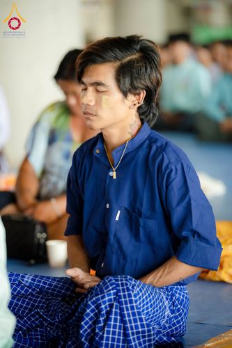 ภาพ No.143704:พิธีถวายผ้าไตร, สวดธรรมจักร, ปฏิบัติธรรม และฟังแสดงพระธรรมเทศนา ภาษาเมียนมา โดยมีสาธุชนชาวเมียนมากว่า 4,000 คน เข้าร่วมพิธี ณ มหารัตนวิหารคด วัดพระธรรมกาย วันอาทิตย์ที่ 7 กรกฎาคม พ.ศ. 2567