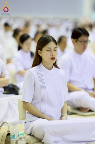 ภาพ No.232047:วันอาทิตย์ที่ 6 กรกฏาคม พ.ศ. 2568 พิธีตักบาตร ข้าวสารอาหารแห้ง  พิธีบูชาข้าวพระ สัมมนาพิเศษราชเหล็ก ณ สภาธรรมกายสากล วัดพระธรรมกาย