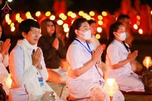 ภาพ No.130649:พิธีจุดโคมประทีปถวายเป็นพุทธบูชา ในโครงการบรรพชา 1,250 รูป ณ มหาวิหารมายาเทวี แดนประสูติ สวนลุมพินี ประเทศเนปาล วันที่ 9 มีนาคม พ.ศ. 2567