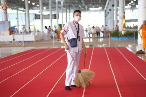 ภาพ No.134602:V.35 เพื่อบุญต้นเดือน การรับบุญของเจ้าหน้าที่หน่วยงานต่างๆ เพื่องานบุญวันอาทิตย์ต้นเดือน ณ วัดพระธรรมกาย วันที่ 7 เมษายน พ.ศ. 2567