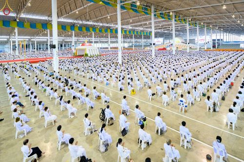 ภาพ No.75584:วัดพระธรรมกายจัด งานบุญวันอาทิตย์ต้นเดือน  มีกิจกรรมดังนี้ พิธีตักบาตร, พิธีบูชาข้าวพระ พระธรรมยาตรารับประกาศนียบัตร โครงการธรรมยาตราฯ ปีที่ 11 ในวันที่ 5 กุมภาพันธ์ พ.ศ. 2566 ณ วัดพระธรรมกาย อ.คลองหลวง จ.ปทุมธานี