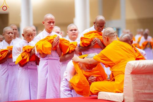 ภาพ No.217220:วันเสาร์ที่ 12 เมษายน พ.ศ. 2568 พิธีบรรพชา พิธีขอศีลและขอนิสสัย พิธีมอบบาตร ในโครงการอุปสมบทหมู่ บูชาธรรมหลวงพ่อธัมมชโย, โครงการธรรมทายาท ระดับอุดมศึกษา รุ่นที่ 52 ,  โครงการบวชพระนานาชาติ AEC & WAB CEO รุ่นที่ 4 ณ วัดพระธรรมกาย