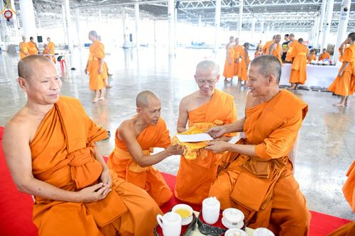 ภาพ No.233796:วันเสาร์ที่ 19 กรกฎาคม พ.ศ.2568 วันมหารำลึก ครั้งที่ 35 พิธีรำลึกถึงนักสร้างบารมี , พิธีสวดพระพุทธมนต์ , พิธีทอดผ้าบังสกุลและถวายไทยธรรม วัดพระธรรมกาย