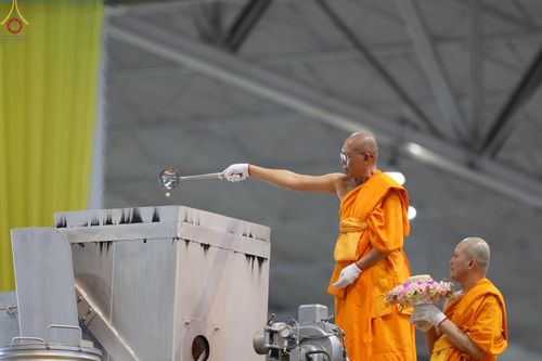 ภาพ No.77037:พิธีหล่อพระบรมพุทธเจ้า ในวันมาฆบูชา อาทิตย์ต้นเดือนที่ 6 มีนาคม พ.ศ. 2566 ณ วัดพระธรรมกาย จ.ปทุมธานี