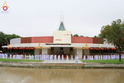 ภาพ No.223600:วันที่ 11 พฤษภาคม พ.ศ. 2568 พิธีบรรพชาของอุบาสก พิสิทธิ์ หมื่นแกล้ว  ณ วัดพระธรรมกาย