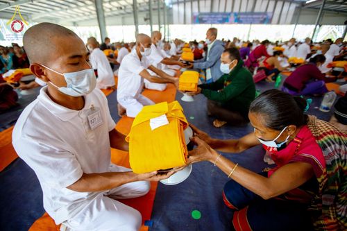 ภาพ No.75956:พิธีบรรพชาสามเณร ณ วัดปันชารี สันติปูร์ อรัญกฏิ เมืองคาร์กาชารี ประเทศบังกลาเทศ วันที่ 10 กุมภาพันธ์ พ.ศ. 2566