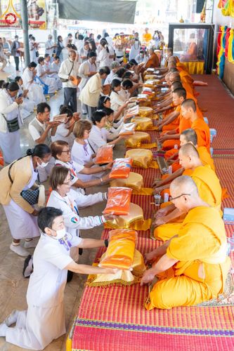 ภาพ No.189341:พิธีทอดผ้าป่าทำนุบำรุงศาสนสถาน ในโครงการธรรมยาตรา กตัญญูบูชา มหาปูชนียาจารย์ พระมงคลเทพมุนี(สด จนฺทสโร) พระผู้ปราบมาร อนุสรณ์สถาน 7 แห่ง ปีที่ 13 ณ วัดใหม่นพรัตน์  ต.เนินพระปรางค์ อ.สองพี่น้อง จ.สุพรรณบุรี วันที่ 5 มกราคม พ.ศ. 2568