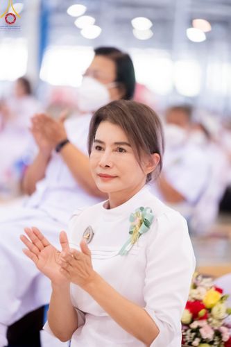 ภาพ No.102827:พิธีรับมอบต้นสมบัติจักรพรรดิ เพื่องานเผยแผ่พระพุทธศาสนาวิชชาธรรมกายไปทั่วโลก แด่ศูนย์ส่งเสริมศีลธรรมทั่วโลก 224 แห่ง วันอาทิตย์ที่ 17 ธันวาคม พ.ศ. 2566 ณ สภาธรรมกายสากล วัดพระธรรมกาย