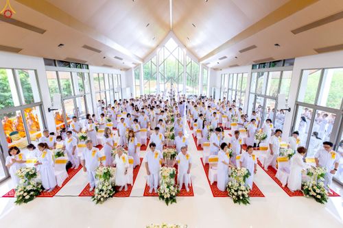 ภาพ No.239421:วันอาทิตย์ที่ 17 สิงหาคม พ.ศ. 2568 พิธีกดปุ่มอัญเชิญรูปเหมือน พระมงคลเทพมุนี (สด จันทสโร)  ณ มหาวิหารแก้วพระมงคลเทพมุนี  ศูนย์ปฏิบัติธรรมแก้วเมืองเลย