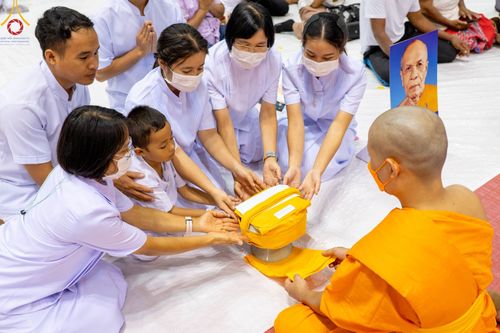 ภาพ No.101690:พิธีขอบรรพชา, พิธีขอสรณคมน์และศีล, พิธีถวายบาตร ในโครงการอุปสมบทหมู่ รุ่นบูชาธรรมมหาปูชนียาจารย์ ณ วัดพระธรรมกาย วันที่ 9 ธันวาคม พ.ศ. 2566