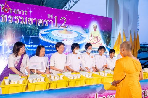 ภาพ No.121592:พิธีถวายภัตตาหารเป็นสังฆทาน แด่คณะพระธรรมยาตรา ปีที่ 12 วันที่ 31 มกราคม พ.ศ. 2567 ณ สภาธรรมกายสากล วัดพระธรรมกาย