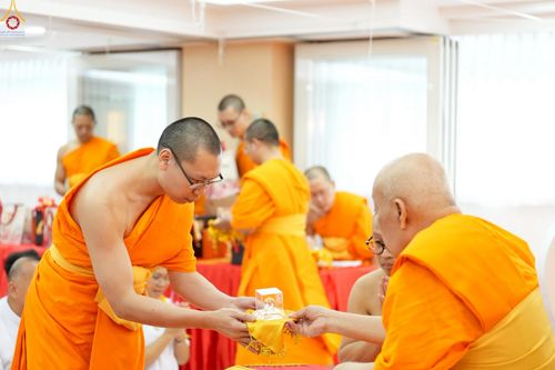 ภาพ No.233710:วันอาทิตย์ที่ 6 กรกฎาคม พ.ศ.2568 พิธีสมโภช 15 ปี วัดพระธรรมกายเกาลูน และพิธีมุทิตาสักการะเปรียญธรรม 9 ประโยค ณ วัดพระธรรมกายเกาลูน เขตปกครองพิเศษฮ่องกง สาธารณรัฐประชาชนจีน