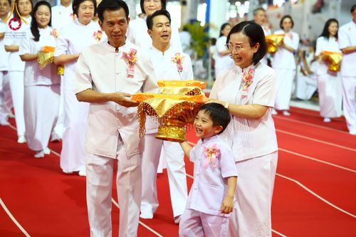 ภาพ No.215417:วันอาทิตย์ต้นเดือนที่ 6 เมษายน พ.ศ. 2568 ขบวนอัญเชิญผ้าป่าสมทบ มหาสังฆทาน 40,000 กว่าวัดทั่วประเทศ ณ สภาธรรมกายสากล วัดพระธรรมกาย