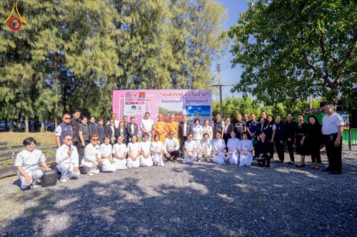 ภาพ No.271949:วันที่ 22 พฤศจิกายน พ.ศ. 2568 ผู้ว่าฯ ปทุมธานี ลงพื้นที่เยี่ยม “อำเภอคลองหลวง” พร้อมชมการเตรียมความพร้อมเทศกาลสวนดอกไม้ปทุมธานี “ทุ่งสวรรค์ ตะวันฉาย” ณ วัดพระธรรมกาย