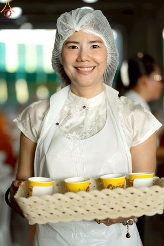 ภาพ No.219303:บรรยากาศการเดินทางเข้าวัดพระธรรมกาย , การต้อนรับปฏิสันถาร , การฉันภัตตาหารเช้า , การลงทะเบียนพระสังฆาธิการ  เนื่องในวันคุ้มครองโลก พิธีถวายมหาสังฆทานคณะสงฆ์ 40,000 กว่าวัดทั่วประเทศ ณ วัดพระธรรมกาย