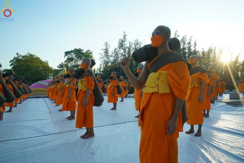 ภาพ No.104420:พระธรรมยาตราร่วมปฏิบัติธรรม และถ่ายภาพหมู่ประวัติศาสตร์ หน้ามหาวิหารพระมงคลเทพมุนี วันที่ 27 ธันวาคม พ.ศ. 2566