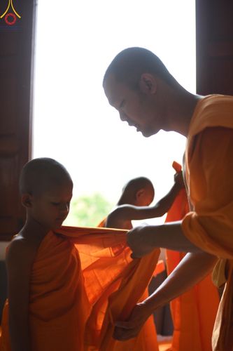 ภาพ No.135598:พิธีขอขมามอบผ้าไตร, พิธีบรรพชาสามเณร ในโครงการบรรพชาสามเณร ฟื้นฟูพระพุทธศาสนาทั่วไทย ณ วัดพระพุทธบาท ราชวรมหาวิหาร อ.พระพุทธบาท จ.สระบุรี วันที่ 6 เมษายน พ.ศ. 2567