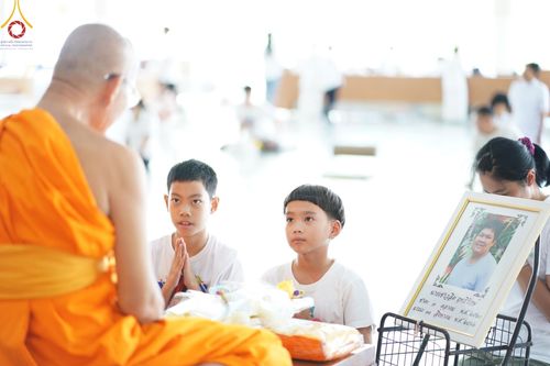 ภาพ No.147777:พิธีถวายภัตตาหารเมนูสวรรค์ ในพรรษาแห่งการเข้าถึงธรรม วันเสาร์ที่ 10 สิงหาคม พ.ศ. 2567 ณ หอฉันคุณยายอาจารย์ฯ วัดพระธรรมกาย