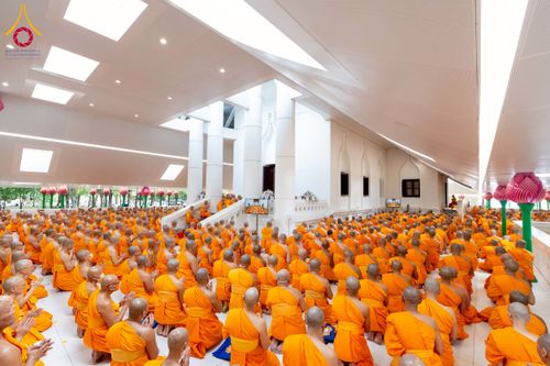 ภาพ No.233173:วันที่ 11 กรกฏาคม พ.ศ. 2568 พิธีอธิษฐานพรรษา ของคณะสงฆ์ ณ โบสถ์พระไตรปิฎก วัดพระธรรมกาย ต.คลองสาม อ.คลองหลวง จ.ปทุมธานี