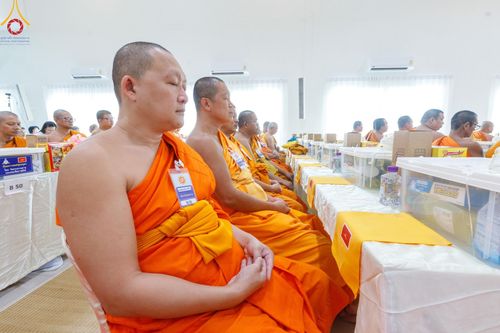 ภาพ No.190326:พิธีเจริญพระพุทธมนต์ ปฏิบัติธรรม มอบทุนการศึกษา ถวายสังฆทาน 141 วัด เพื่อถวายเป็นพุทธบูชา และขับเคลื่อนโครงการหมู่บ้านรักษาศีล 5 โดยคณะสงฆ์จังหวัดสุพรรณบุรี คณะศิษยานุศิษย์วัดพระธรรมกาย โครงการธรรมยาตรา ปีที่ 13 ณ ศูนย์ปฏิบัติธรรมพระมงคลเทพมุนี