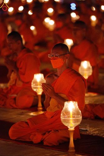 ภาพ No.129634:พิธีจุดประทีป 10,000 ดวง น้อมถวายเป็นพุทธบูชา ณ มหารัตนเจดีย์สิริปทุมสวรรค์ (เจดีย์อริยพุทธะ 5 พระองค์) ศูนย์ปฏิบัติธรรมภาคใต้ อ.บางกล่ำ จ.สงขลา  วันที่ 10 มีนาคม พ.ศ. 2567