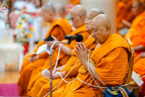 ภาพ No.142602:พิธีพัทธสีมา ประดิษฐานลูกนิมิตมหาสมบัติ สถาปนาอุโบสถวัดพระธรรมกายลอนดอน บูชาธรรม 80 ปี หลวงพ่อธัมมชโย วันเสาร์ที่ 22 มิถุนายน พ.ศ. 2567