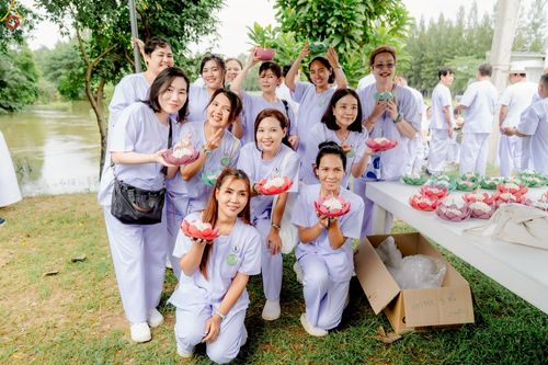 ภาพ No.266858:วันที่ 5 พฤศจิกายน พ.ศ. 2568 พิธีทอดกฐิน ณ อนุสรณ์สถานพระมงคลเทพมุนี  (สด จนฺทสโร) ผู้ค้นพบวิชชาธรรมกาย สถานที่ตั้งมโนปณิธานบวชตลอดชีวิต คลองบางนางแท่น ต.หอมเกร็ด อ.สามพราน จ.นครปฐม