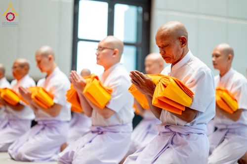 ภาพ No.256217:วันที่ 4 ตุลาคม พ.ศ. 2568 พิธีบรรพชาอุปสมบท  โครงการอุปสมบทหมู่บูชาธรรม 141 ปี  พระมงคลเทพมุนี (สด จนฺทสโร) ณ โบสถ์พระไตรปิฏก วัดพระธรรมกาย จ.ปทุมธานี