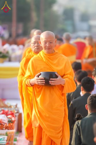 ภาพ No.208681:ตักบาตรพระ 1,743 รูป ครบรอบ 743 ปี นครน่าน ถวายเป็นพุทธบูชา น้อมบุญกุศลอุทิศให้บรรพบุรุษ วันอาทิตย์ ที่ 16 กุมภาพันธ์ พ.ศ. 2568 ณ ถนนคนเดินข่วงเมืองน่าน ต.ในเวียง อ.เมือง จ.น่าน