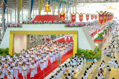 ภาพ No.177997:พิธีทอดผ้าป่าต้นสมบัติจักรพรรดิ ในวันอาทิตย์ที่ 1 ธันวาคม พ.ศ. 2567 ณ สภาธรรมกายสากล วัดพระธรรมกาย