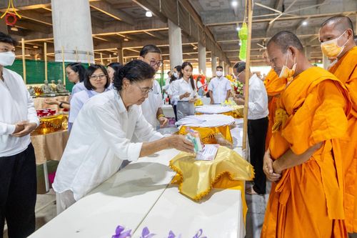 ภาพ No.123601:พิธีถวายสลากภัต แด่พระภิกษุสงฆ์ เพื่อโครงการธรรมยาตรา กตัญญูบูชา มหาปูชนียาจารย์ พระมงคลเทพมุนี (สด จนฺทสโร) พระผู้ปราบมาร อนุสรณ์สถาน 7 แห่ง ปีที่ 12 ระหว่างวันที่ 2 - 31 มกราคม พ.ศ.2567