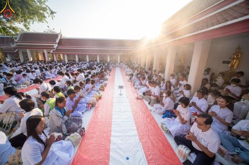 ภาพ No.112729:พิธีตักบาตรพระธรรมยาตราฯ ณ วัดสองพี่น้อง จ.สุพรรณบุรี วันที่ 15 มกราคม พ.ศ. 2567