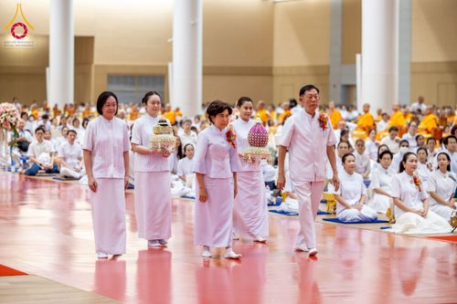 ภาพ No.272899:วันอาทิตย์ที่ 23 พฤศจิกายน พ.ศ.2568 พิธีมุทิตาสักการะ พระมหาเถระและพระเถระ ประจำปีพุทธศักราช 2568 ณ ห้องแก้วสารพัดนึก 2 สภาธรรมกายสากล  วัดพระธรรมกาย