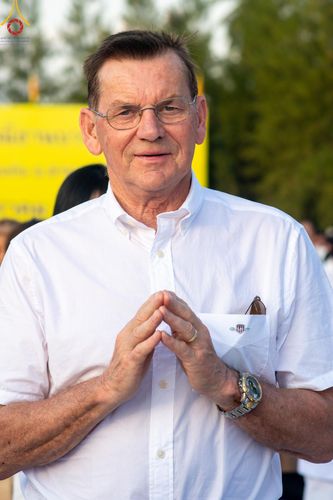 ภาพ No.192672:พิธีจุดประทีปถวายเป็นพุทธบูชา และบูชาธรรมมหาปูชนียาจารย์ ณ อนุสรณ์สถานคลองบางนางแท่น อ.สามพราน จ.นครปฐม ในโครงการธรรมยาตรา กตัญญูบูชา มหาปูชนียาจารย์ พระมงคลเทพมุนี(สด จนฺทสโร) พระผู้ปราบมาร อนุสรณ์สถาน 7 แห่ง ปีที่ 13 วันที่ 10 มกราคม พ.ศ. 2568