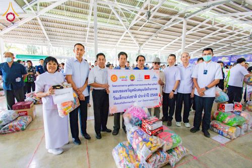 ภาพ No.193529:วัดพระธรรมกาย และ มูลนิธิธรรมกาย มอบของขวัญสนับสนุนงานวันเด็ก วันที่ 8 มกราคม พ.ศ. 2568 ณ อาคารโถงช้างฯ วัดพระธรรมกาย อ.คลองหลวง จ.ปทุมธานี
