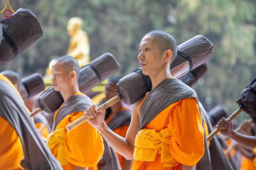 ภาพ No.189227:พระธรรมยาตราปฏิบัติธรรม และถ่ายภาพหมู่ประวัติศาสตร์ ในโครงการธรรมยาตรา กตัญญูบูชา มหาปูชนียาจารย์ พระมงคลเทพมุนี(สด จนฺทสโร) พระผู้ปราบมาร อนุสรณ์สถาน 7 แห่ง ปีที่ 13 วันที่ 4 มกราคม พ.ศ. 2568 ณ อนุสรณ์สถานมหาวิหารพระมงคลเทพมุนี (โลตัสแลนด์) อ.สองพี่น้อง