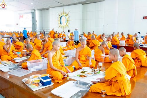 ภาพ No.234869:วันศุกร์ที่ 25 กรกฎาคม พ.ศ. 2568 (วันพระ แรม 15 ค่ำ เดือน 8) พิธีบุพเปตพลี ครั้งที่ 167 ร่วมอุทิศบุญแด่หมู่ญาติที่ล่วงลับไปแล้ว และสืบทอดอายุพระพุทธศาสนา ณ หอฉันคุณยายอาจารย์ฯ วัดพระธรรมกาย