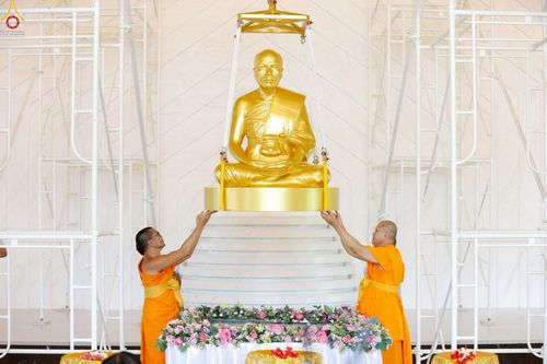 ภาพ No.249211:วันที่ 20 กันยายน พ.ศ. 2568 พิธีประดิษฐานรูปหล่อหลวงปู่วัดปากน้ำ ภาษีเจริญ ณ วิหารพระมงคลเทพมุนี (สด จนฺทสโร) ศูนย์ปฏิบัติธรรมภูเก็ต จ.ภูเก็ต