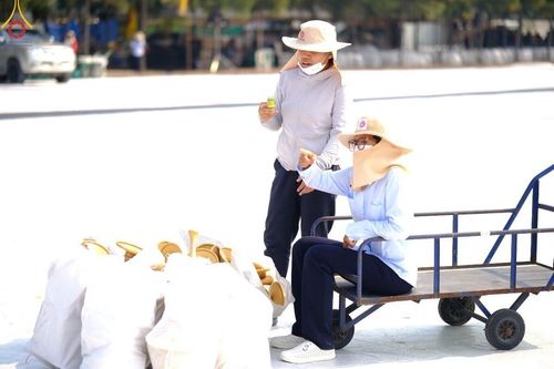 ภาพ No.109363:V.7 พลังใจ การเตรียมงาน เก็บงาน การรับบุญของเจ้าหน้าที่หน่วยงานต่างๆ เพื่อโครงการธรรมยาตรา กตัญญูบูชามหาปูชนียาจารย์ พระมงคลเทพมุนี (สด จนฺทสโร) พระผู้ปราบมาร อนุสรณ์สถาน 7 แห่ง ปีที่ 12 ระหว่างวันที่ 2 - 31 มกราคม พ.ศ.2567