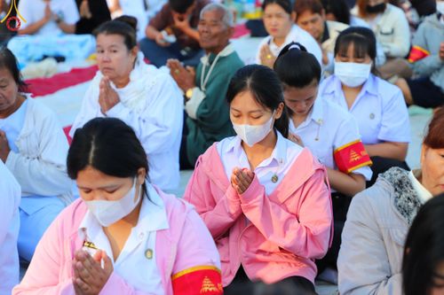 ภาพ No.103869:พิธีตักบาตรพระ 1,000 รูป ครั้งที่ 7 ถวายเป็นพุทธบูชา เพื่อช่วยเหลือคณะสงฆ์ 323 วัด 4 จังหวัดชายแดนภาคใต้ และถวายแด่คณะสงฆ์จังหวัดพิษณุโลก ณ ลานธรรมธุดงคสถานพิษณุโลก อ.วังทอง จ.พิษณุโลก วันที่ 24 ธันวาคม พ.ศ. 2566