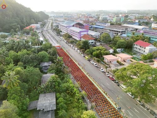 ภาพ No.235180:วันอาทิตย์ที่ 27 กรกฎาคม พ.ศ. 2568 พิธีตักบาตรพระ1,000 รูป ทำบุญเมืองพัทลุง ประธานสงฆ์ พระปริยัติวชิโรดม  เจ้าคณะจังหวัดพัทลุง ประธานฆราวาส นายรัฐศาสตร์ ชิดชู  ผู้ว่าราชการจังหวัดพัทลุง