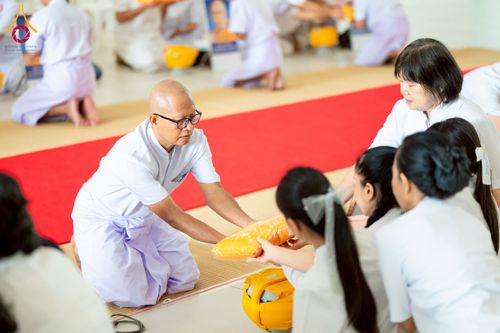 ภาพ No.244715:วันเสาร์ที่ 6 กันยายน พ.ศ. 2568 พิธีขอขมา-รับผ้าไตรของนาคธรรมทายาท โครงการอุปสมบทหมู่บูชาธรรมครบรอบ 108 ปี  วันครูผู้ค้นพบวิชชาธรรมกาย ณ โบสถ์พระไตรปิฎก วัดพระธรรมกาย