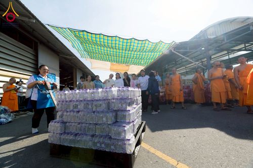 ภาพ No.273704:วันที่ 27 พฤศจิกายน พ.ศ. 2568 คณะศิษยานุศิษย์วัดพระธรรมกาย มูลนิธิธรรมกาย มอบอาหารและสิ่งของความช่วยเหลือให้พี่น้องชาวใต้ ผู้ประสบอุทกภัยน้ำท่วม