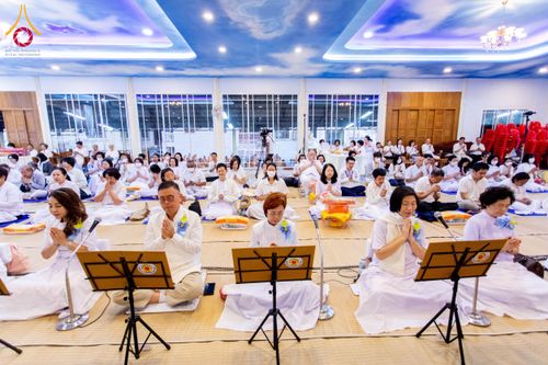 ภาพ No.195907:พิธีถวายภัตตาหารเป็นสังฆทาน แด่พระธรรมยาตรา ณ วัดโบสถ์(บน) ตำบลบางคูเวียง อำเภอบางกรวย จังหวัดนนทบุรี ในโครงการธรรมยาตรา กตัญญูบูชา มหาปูชนียาจารย์ พระมงคลเทพมุนี(สด จนฺทสโร) พระผู้ปราบมาร อนุสรณ์สถาน 7 แห่ง ปีที่ 13 วันที่ 16 มกราคม พ.ศ. 2568