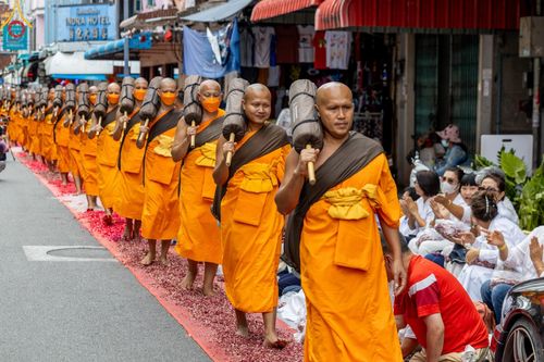 ภาพ No.128513:พิธีอัญเชิญพระบรมสารีริกธาตุ " ใจกลางเมืองนครหาดใหญ่ " เพื่อประดิษฐาน ณ มหารัตนเจดีย์สิริปทุมสวรรค์ (เจดีย์อริยพุทธะ 5 พระองค์) ศูนย์ปฏิบัติธรรมภาคใต้ อ.บางกล่ำ จ.สงขลา  วันที่ 9 มีนาคม พ.ศ. 2567 (ชุดที่ 2)