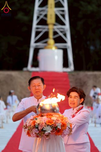 ภาพ No.261913:วันที่ 14 ตุลาคม พ.ศ. 2568 พิธีกลั่นแผ่นดิน โปรยทรายตอกเสาเข็มมหามงคลต้นแรก  สร้างองค์พระเจดีย์และจุดประทีปถวายเป็นพุทธบูชา ณ ศูนย์ปฏิบัติธรรมชัยนาท ต.ธรรมามูล อ.ชัยนาท จ.ชัยนาท