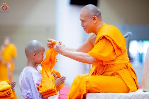 ภาพ No.215800:วันเสาร์ที่ 5 เมษายน พ.ศ. 2568 พิธีขอบรรพชา พิธีขอสรณคมน์และศีล  พิธีขอนิสสัย พิธีถวายบาตร ในโครงการบรรพชาสามเณรฟื้นฟูพระพุทธศาสนาทั่วไทย , โครงการหน่อแก้วเปรียญธรรม รุ่นที่ 13 ,  โครงการสามเณรยุวธรรมทายาท รุ่นที่ 33 , โครงการสามเณรมัชฌิมธรรมทายาท รุ่นที