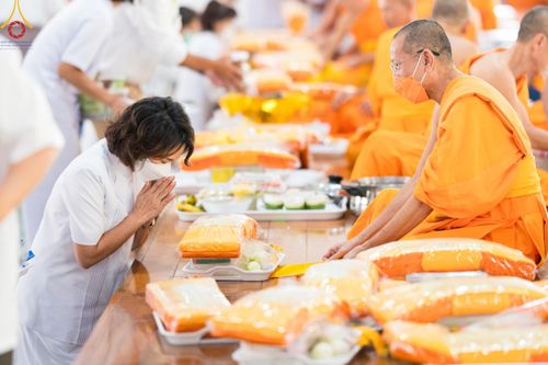 ภาพ No.115571:พิธีเจริญพระพุทธมนต์ และถวายภัตตาหาร ในวาระครบ 115 ปี วันคล้ายวันเกิด คุณยายอาจารย์ มหารัตนอุบาสิกาจันทน์ ขนนกยูง (ผู้ให้กำเนิดวัดพระธรรมกาย) วันศุกร์ที่ 19 มกราคม พ.ศ. 2567 ณ หอฉันคุณยายอาจารย์ วัดพระธรรมกาย