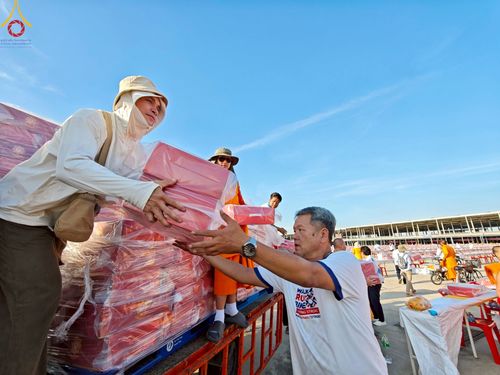 ภาพ No.218968:วันที่ 18-20 เมษายน พ.ศ. 2568 การเตรียมงานในลานธรรม , วิหารคด เพื่องานวันคุ้มครองโลก 22 เมษายน พศ. 2568